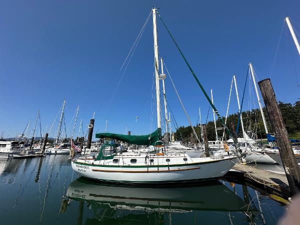 1985 Pacific Seacraft Crealock 37