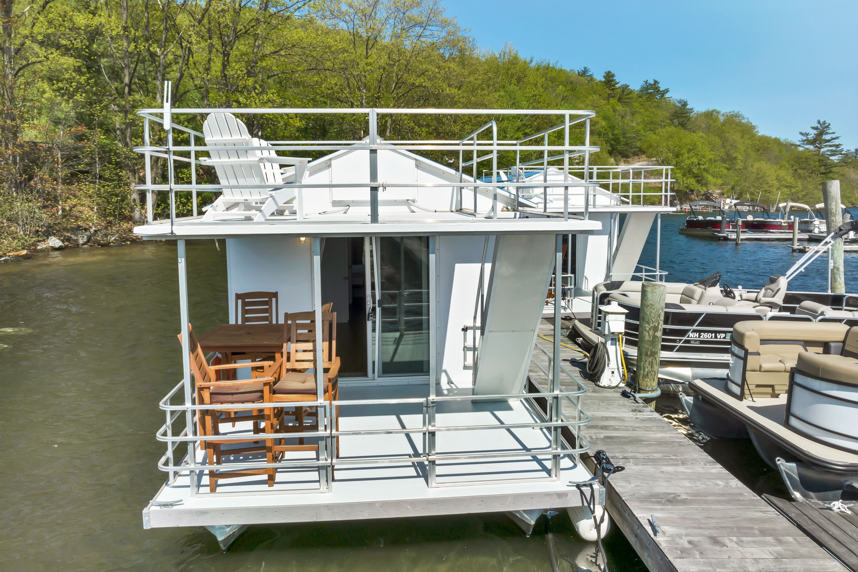 2017 Catamaran Cruisers Aqua Lodge