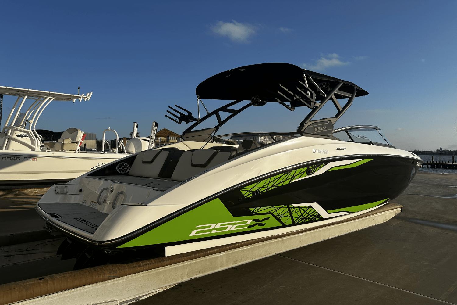 2021 Yamaha Boats 252XE