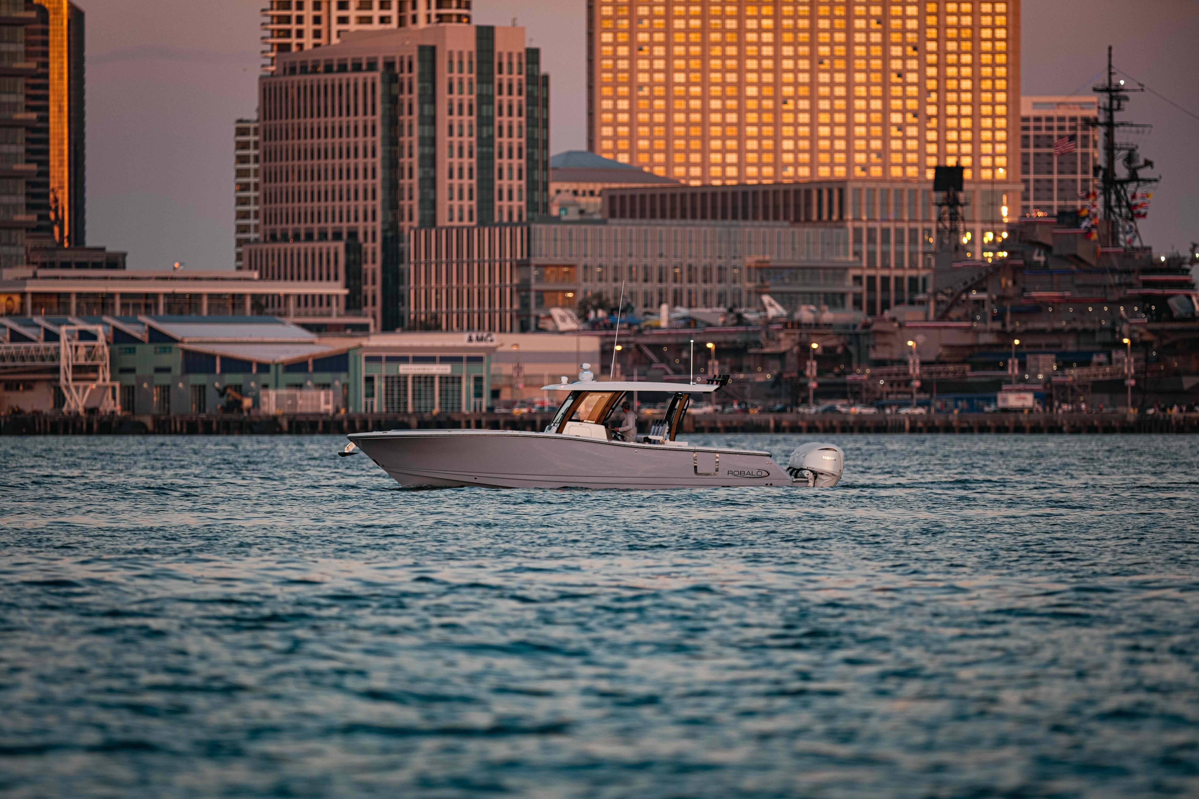 2024 Robalo R360 Center Console