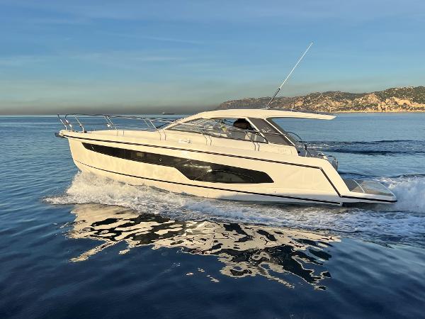 2023 Sealine S335