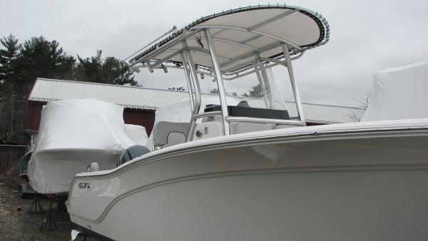 Sea Fox 228 Commander Starboard Bow