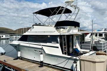 1990 Luhrs 3400 Motor Yacht