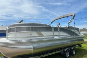 Bennington 22M 2025 Bennington 22M pontoon boat on trailer under clear blue sky.