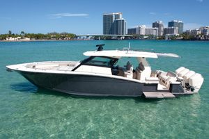 Scout 425 LXF 2021 Scout 425 LXF luxury boat on clear turquoise water, city skyline in background.