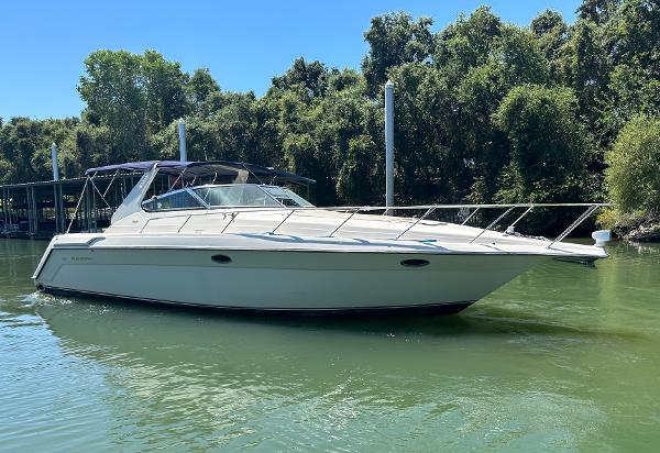 1999 Regal 402 Commodore