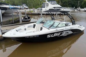 Chaparral 23 Surf 2024 Chaparral 23 Surf boat docked at a marina, featuring sleek design and modern features.