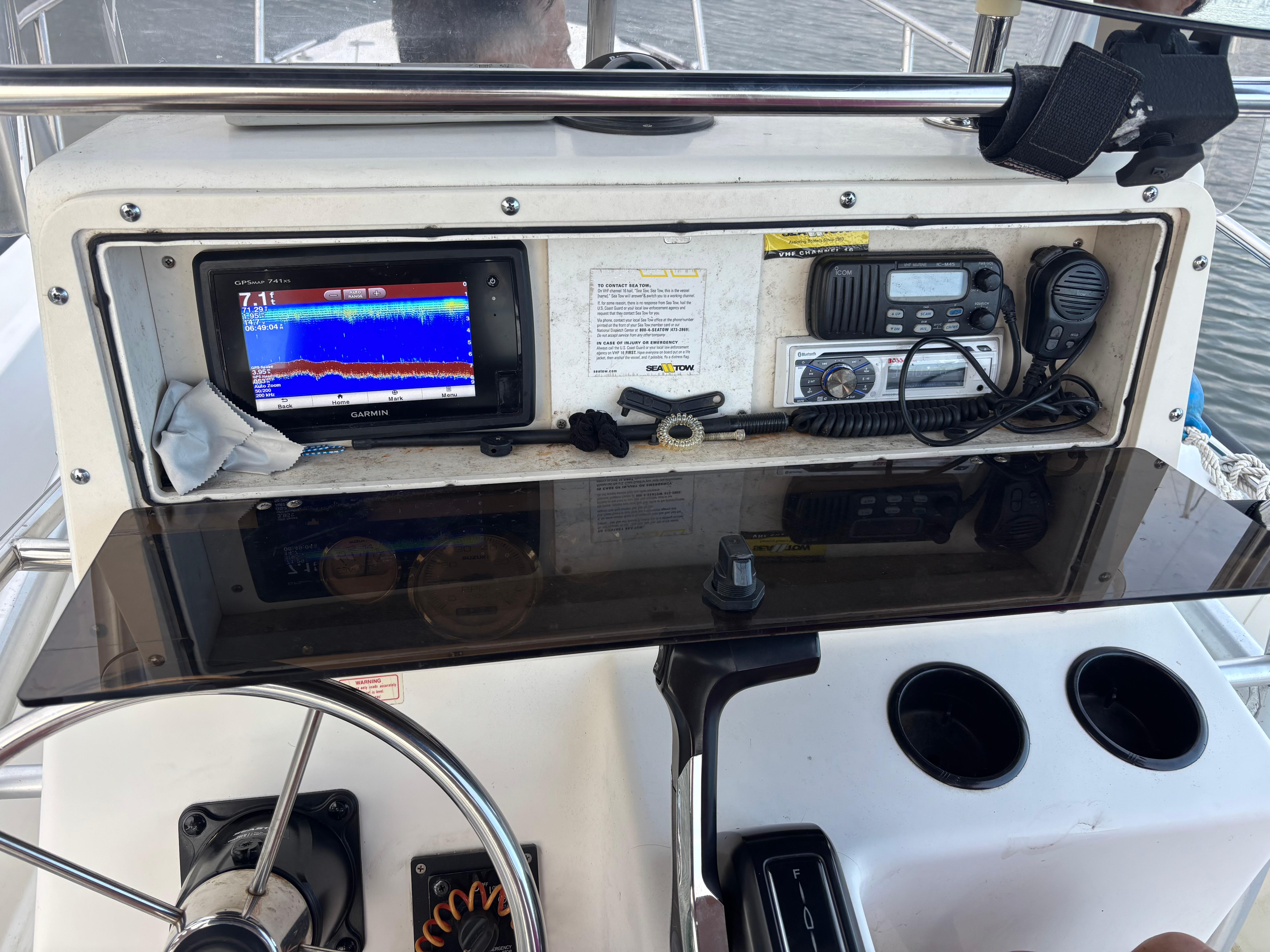 1999 Boston Whaler Outrage