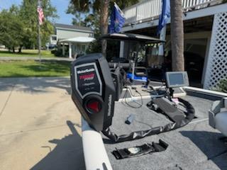2004 Crestliner KastKing 18 ft