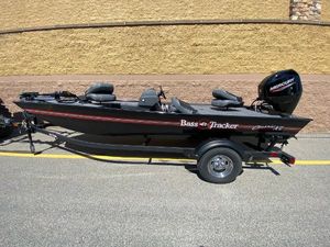 Tracker Bass Tracker Classic XL 2025 Tracker Bass Tracker Classic XL boat with Mercury engine on a trailer.