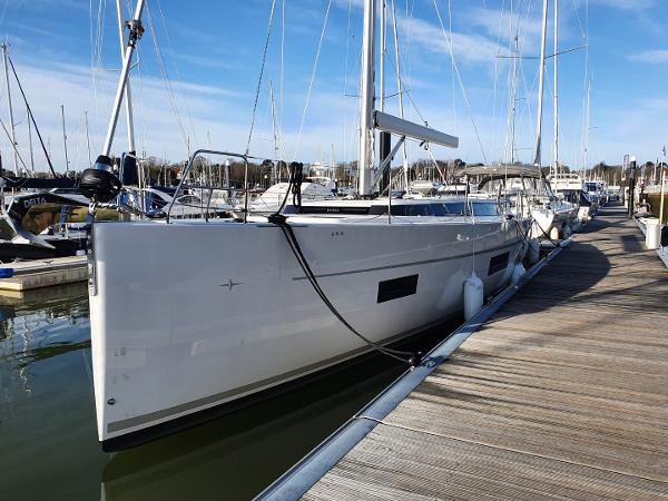 Bavaria C50 Style Bow (Bowsprit not present on this model))