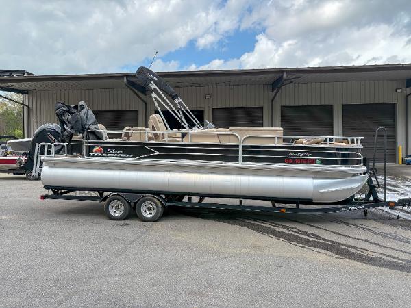 2019 Sun Tracker Fishin' Barge 24 DLX