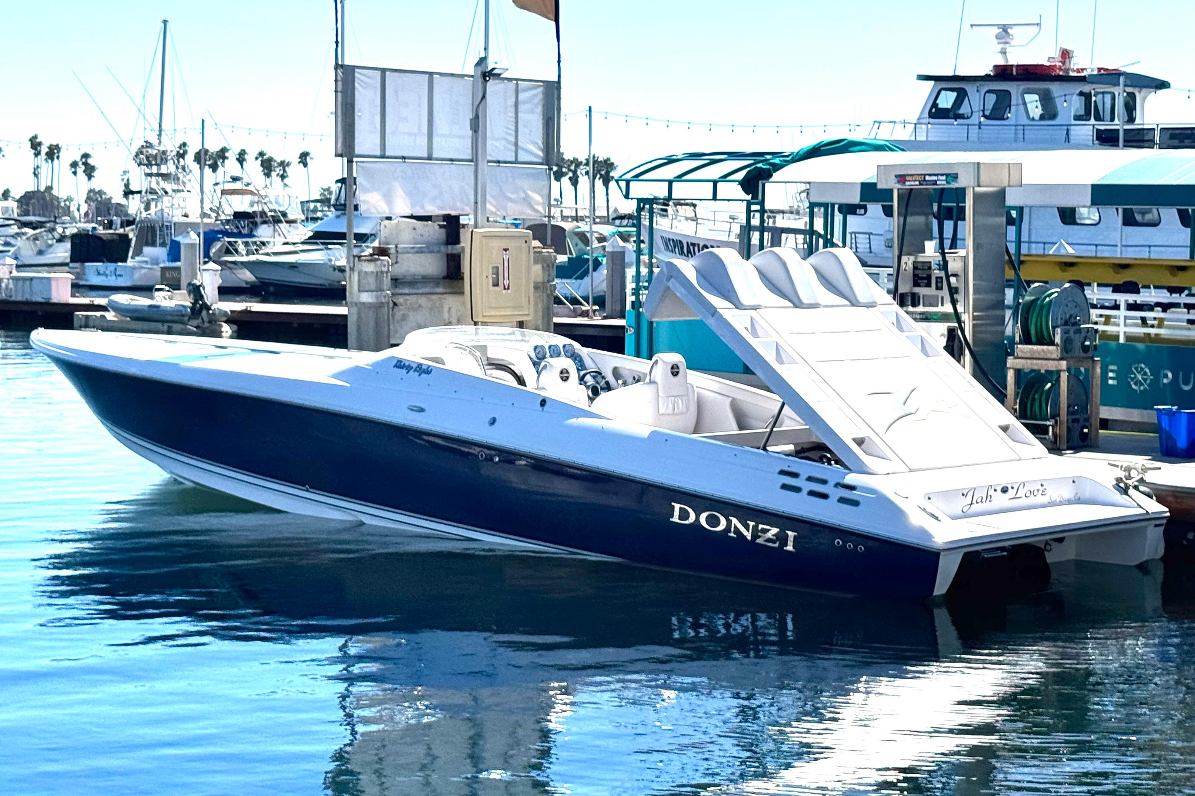 2015 Donzi 38 ZR