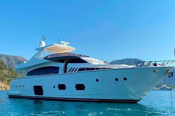 2014 Ferretti Yachts 800