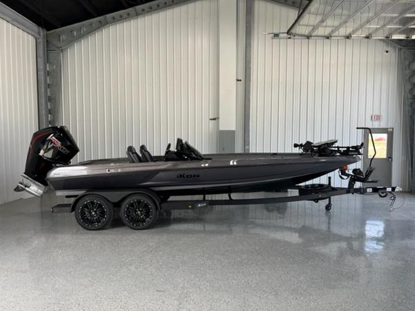 iKon LX21 2024 iKon LX21 fishing boat in a showroom.