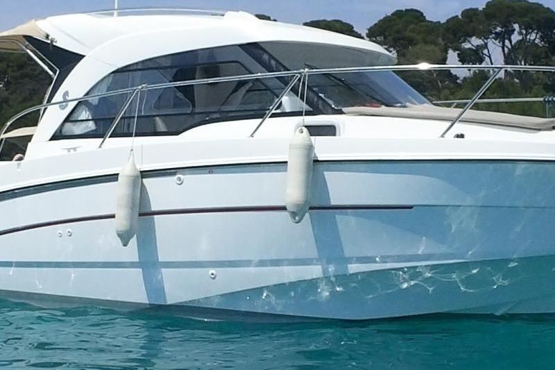 2017 Beneteau Antares 8