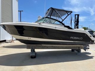 2010 Robalo R227 Dual Console