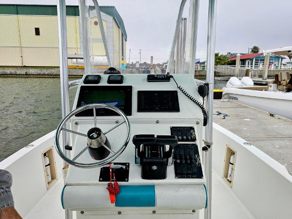 1996 Catamaran 250 Ocean Star Center Console