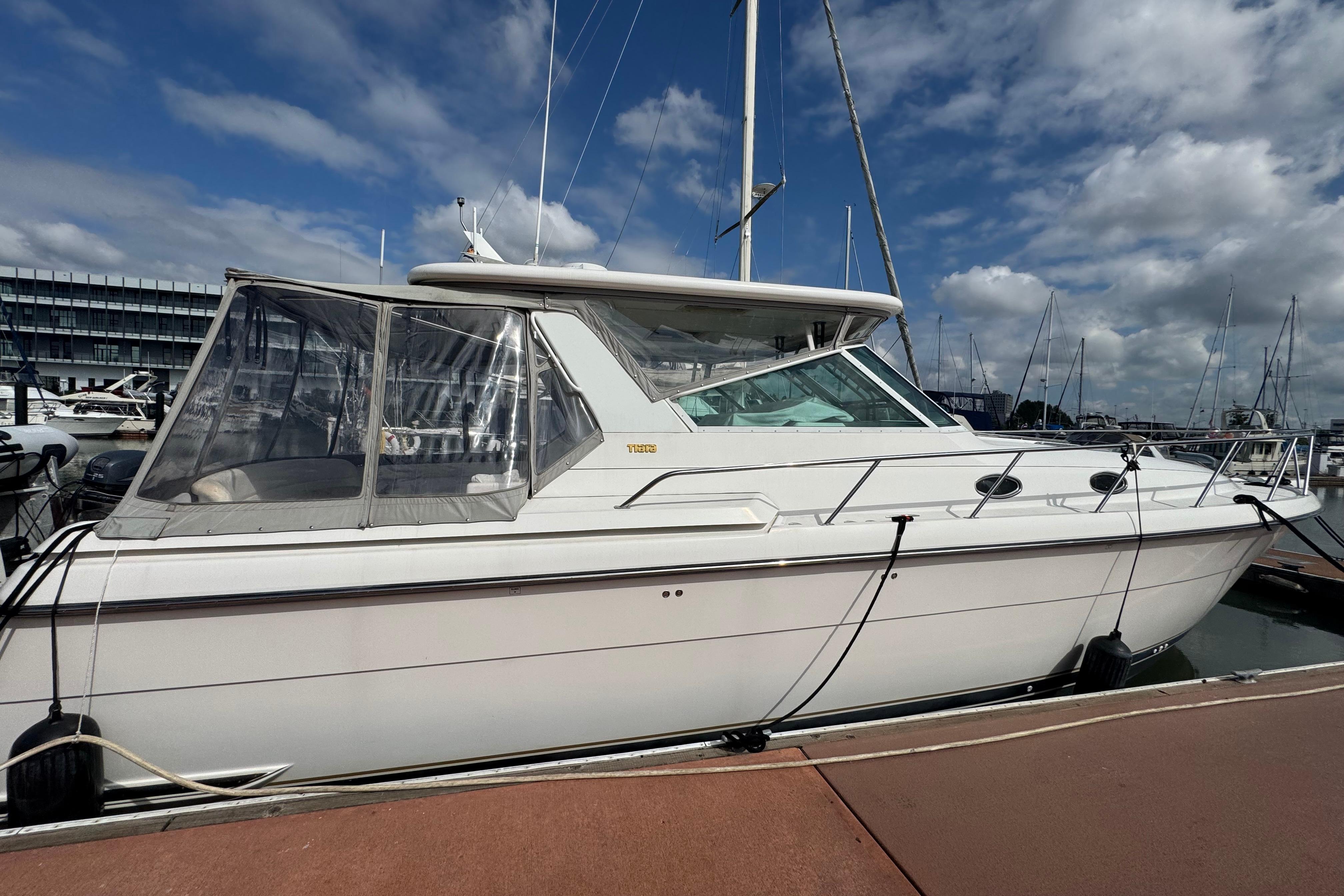 2004 Tiara Yachts 4000 Express