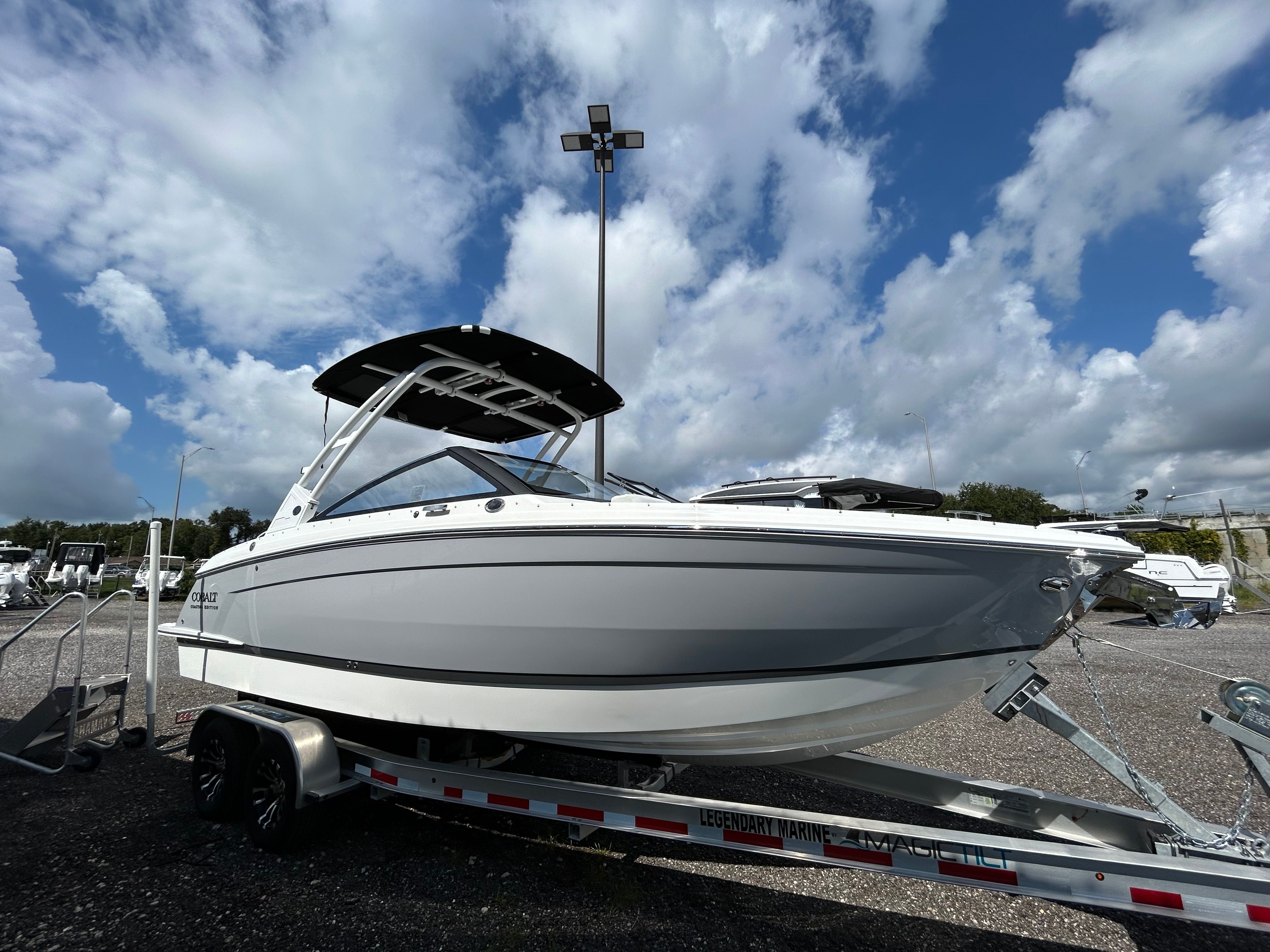 2025 Cobalt R6 Outboard