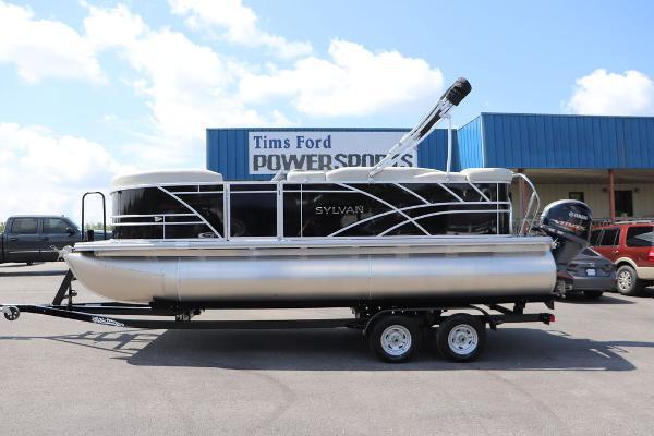 Sylvan 820 Cruise 2023 Sylvan 820 Cruise pontoon boat on a trailer at Tims Ford Powersports.