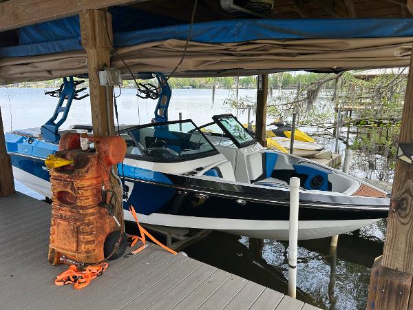 2018 Nautique Super Air Nautique 210