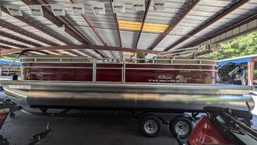 2025 Sun Tracker Party Barge 24 DLX