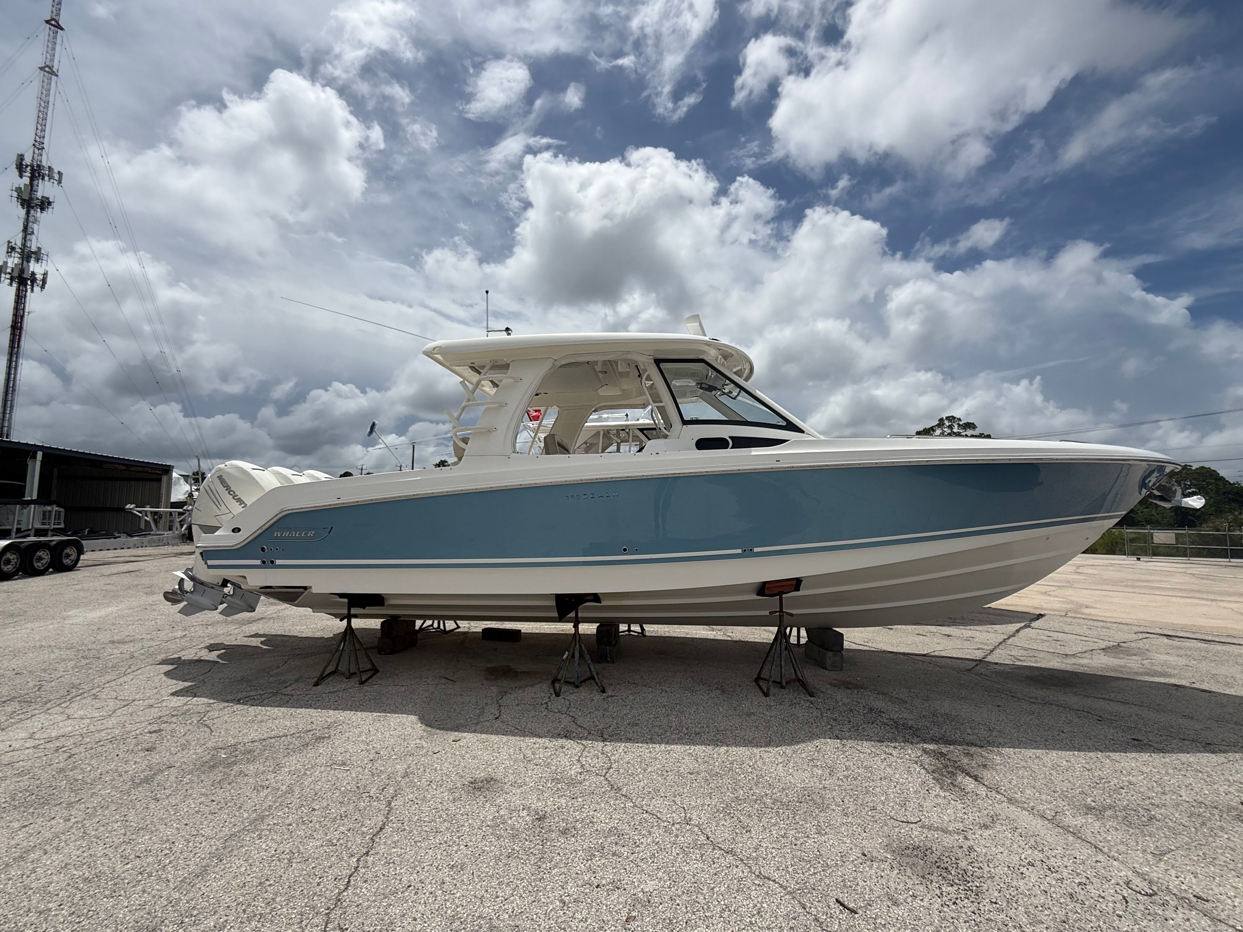 2019 Boston Whaler 350 Realm