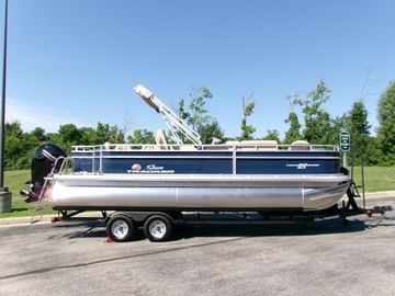 2025 Sun Tracker Fishin' Barge 22 DLX