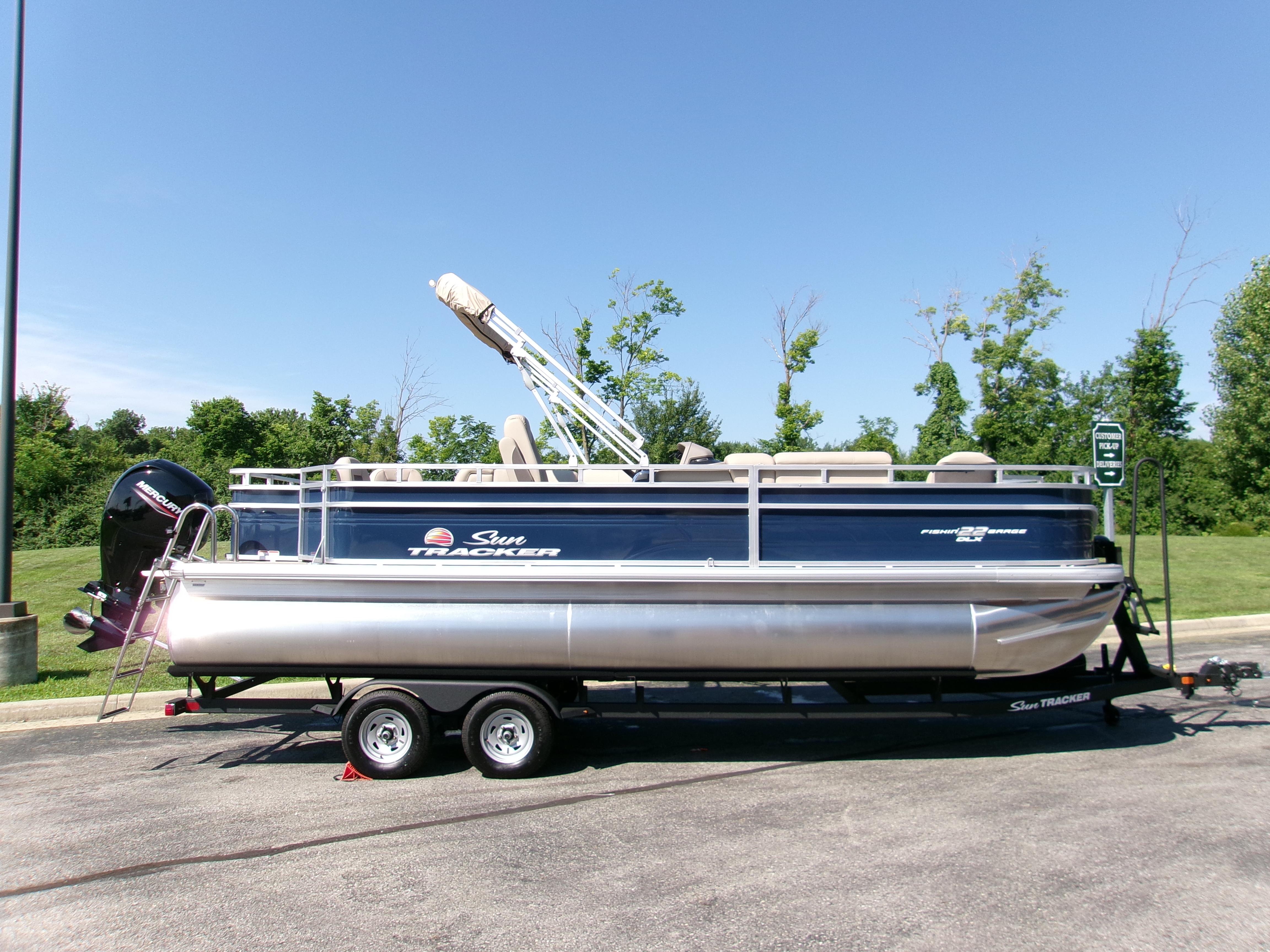 2025 Sun Tracker Fishin' Barge 22 DLX