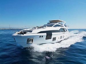 Azimut Grande 27 METRI Azimut Grande 27 METRI 2018 yacht cruising on open water under clear blue sky.
