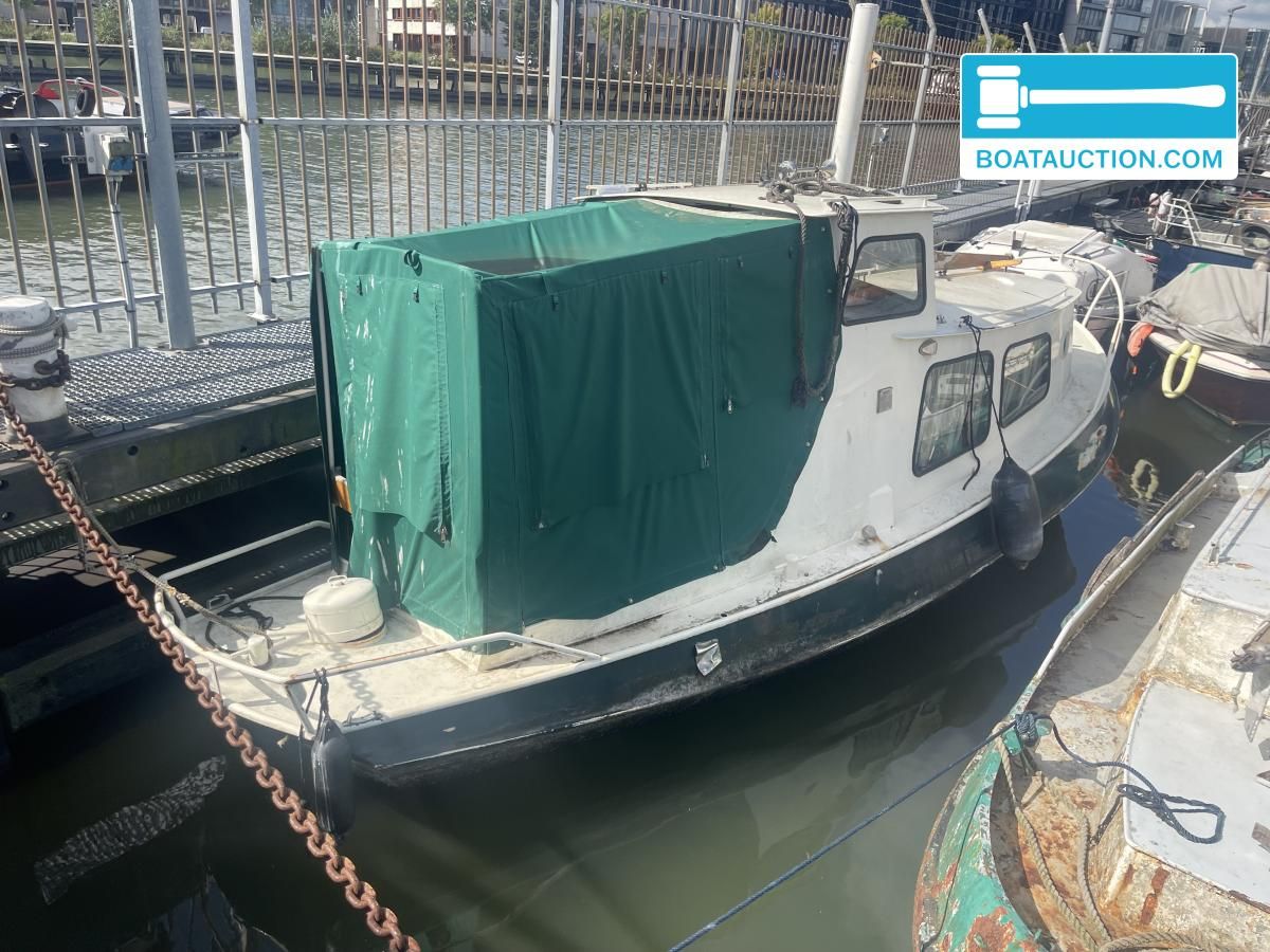 1900 Motorboat 600