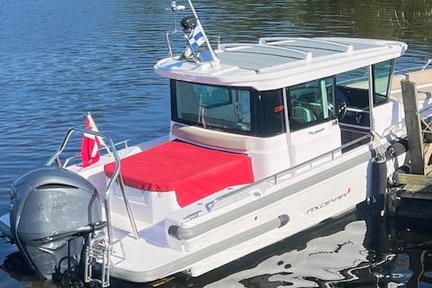 2022 Axopar 28 Cross Cabin
