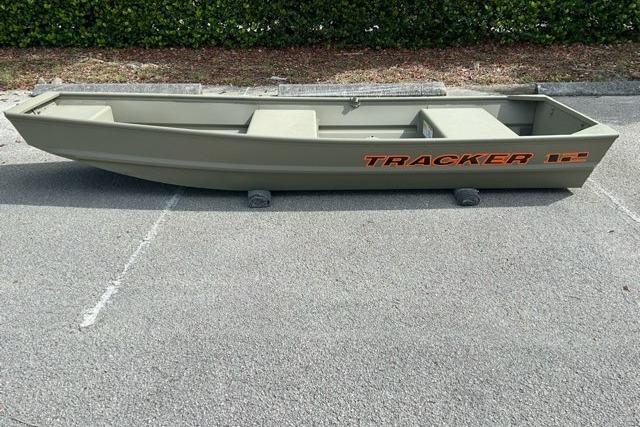 2026 Tracker Grizzly 12 Jon