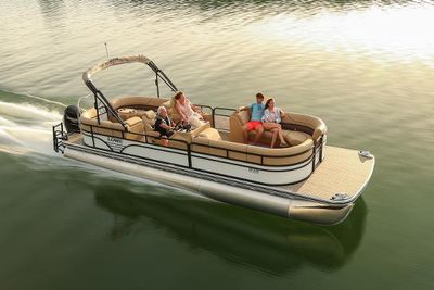 Lowe SS270 Extended Walk-Thru Boat