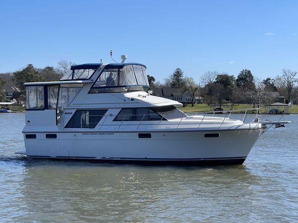 1987 Carver 420 Cockpit Motor Yacht