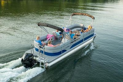 Lowe SS250 Walk-Thru Boat