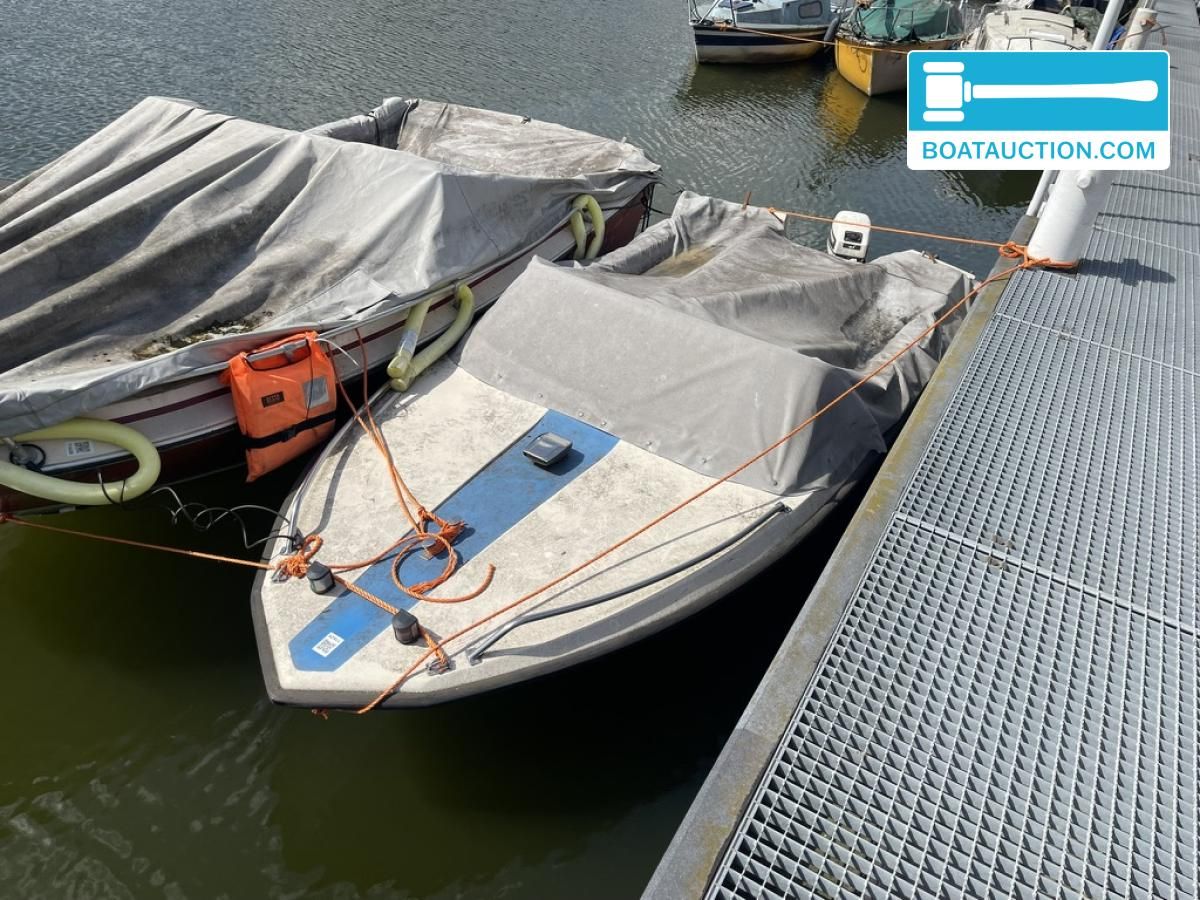 1900 Speedboat 450