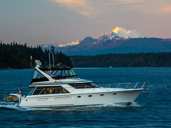 Ocean Alexander 48 Cockpit Motoryacht