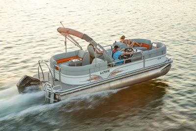 Lowe SS230 Walk-Thru Boat
