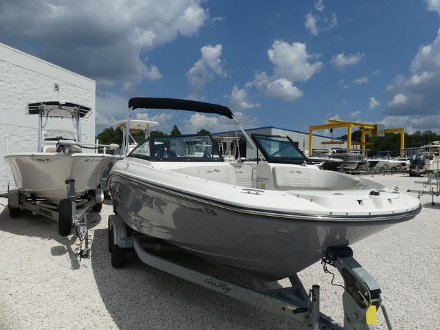 Sea Ray SPX 210 Outboard