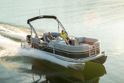 Lowe SS210 Walk Thru Boat