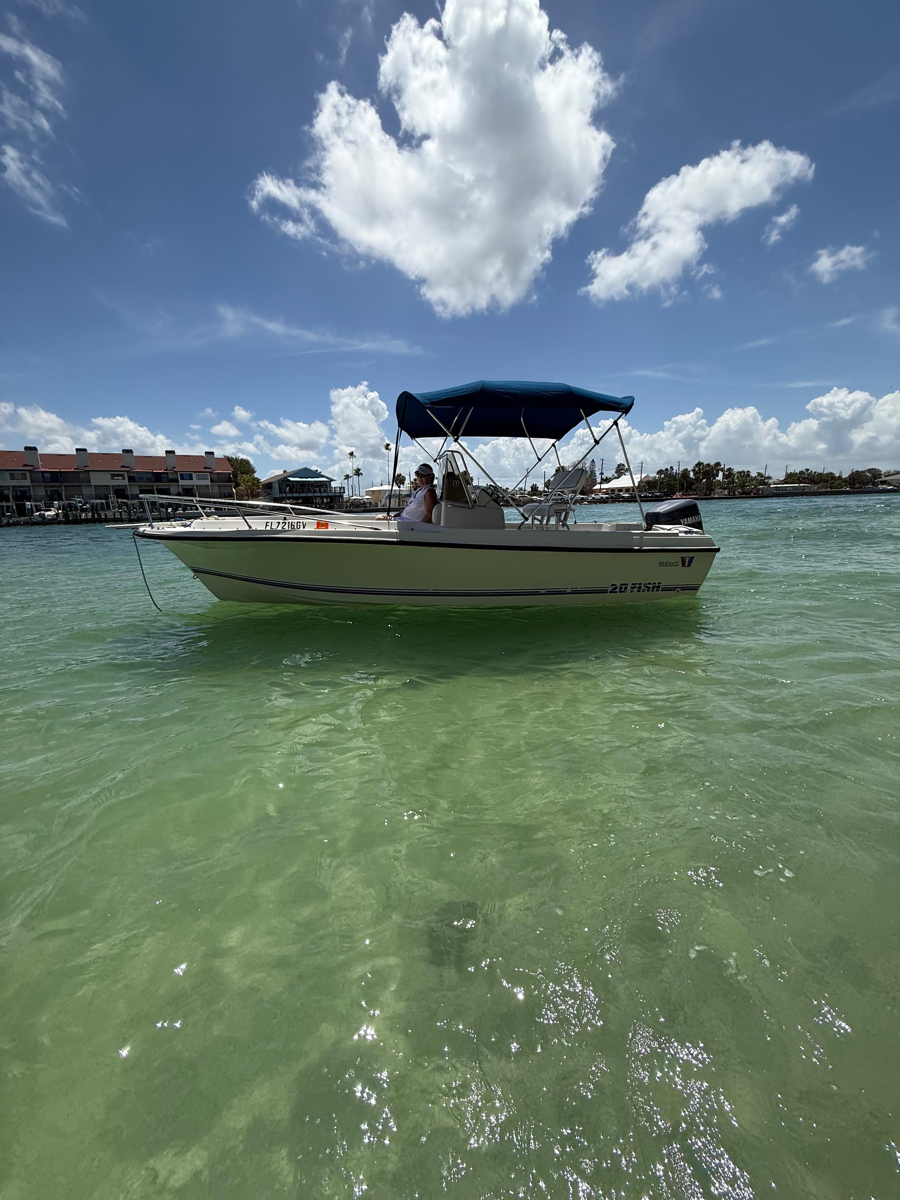 1989 Wellcraft 20 Fish Center Console