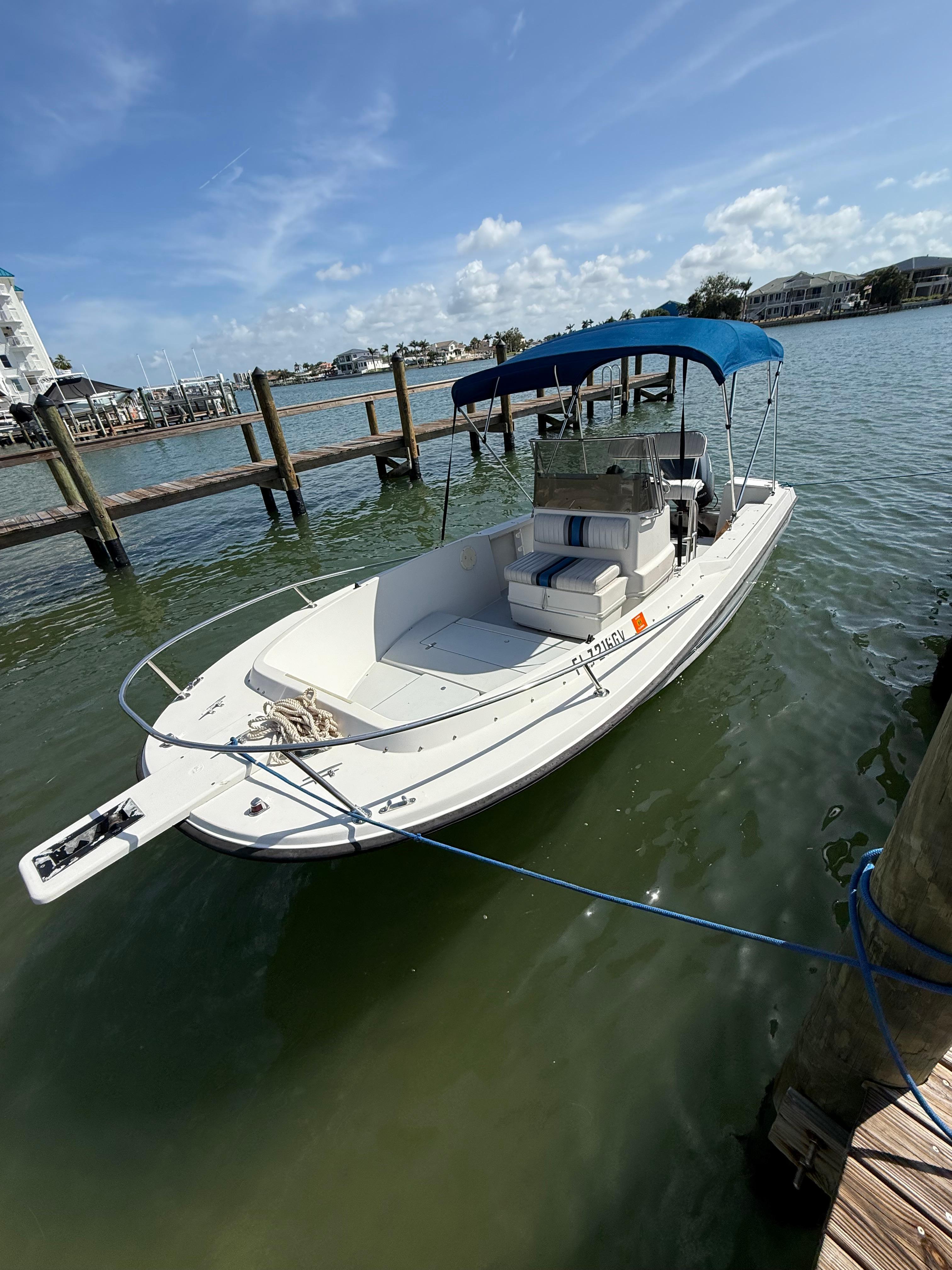 1989 Wellcraft 20 Fish Center Console