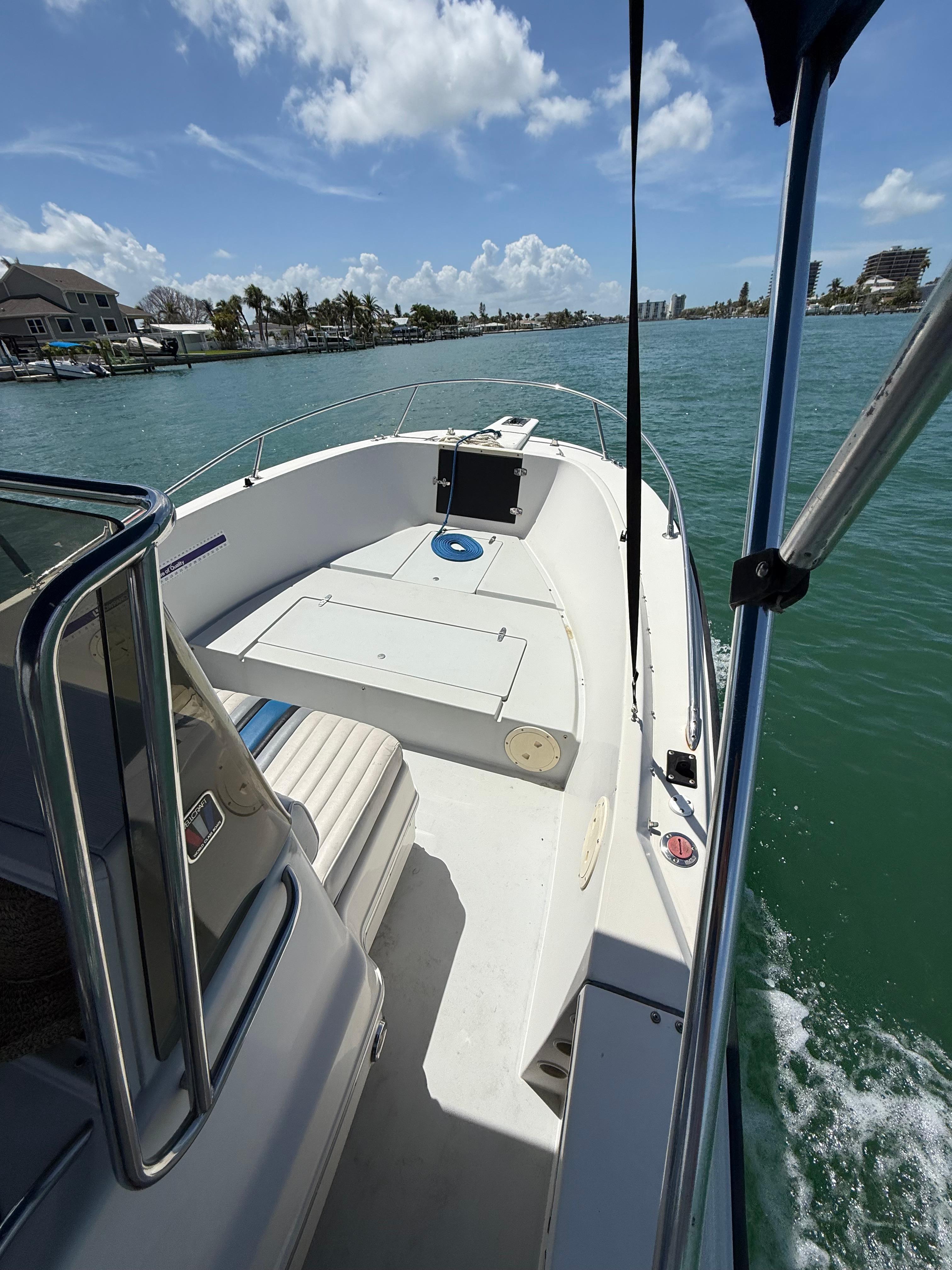 1989 Wellcraft 20 Fish Center Console