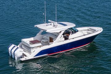 2025 Tiara Yachts 38 LS