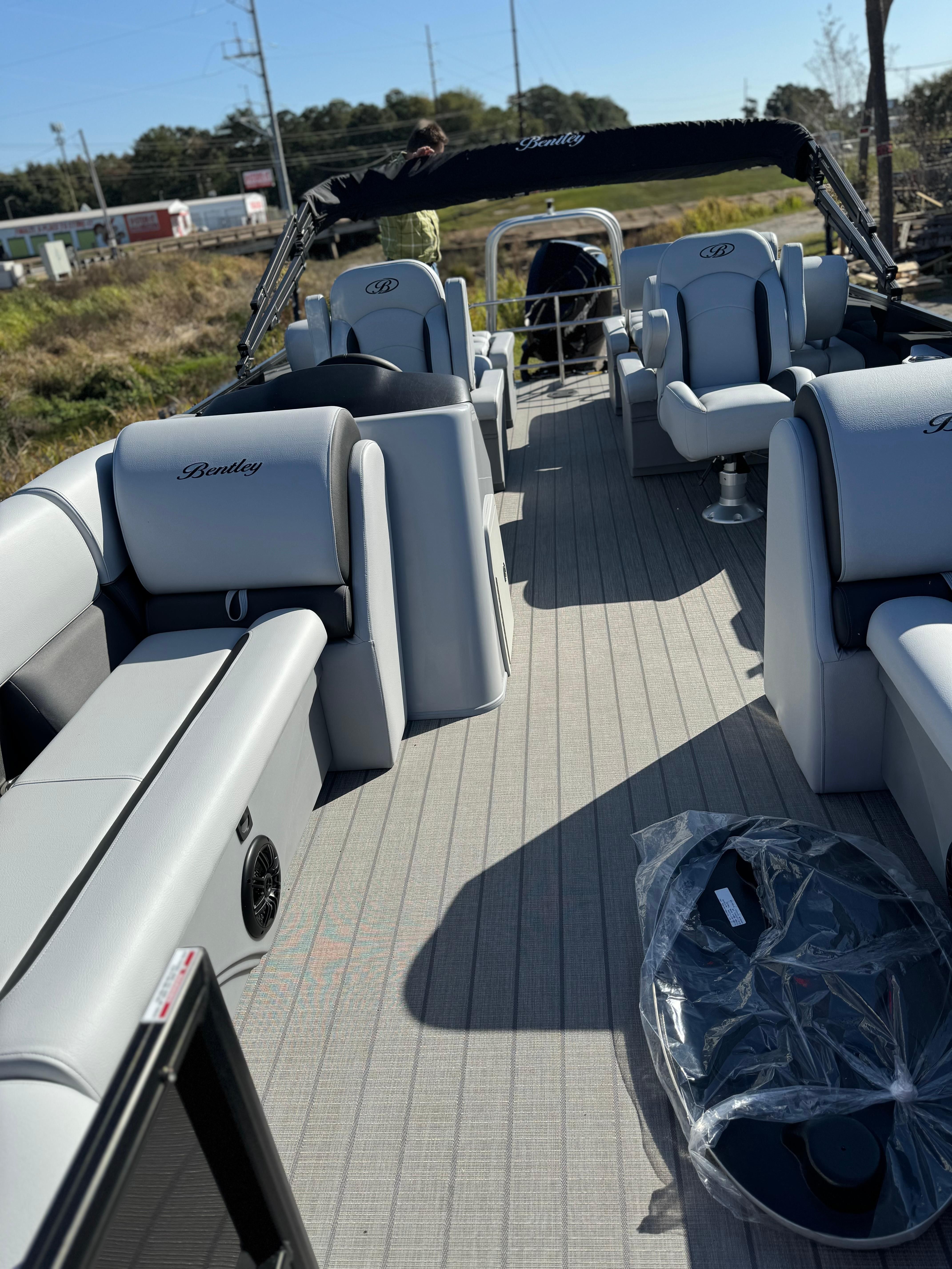 2024 Bentley Pontoons legacy 243