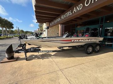 2025 Tracker Savage 215