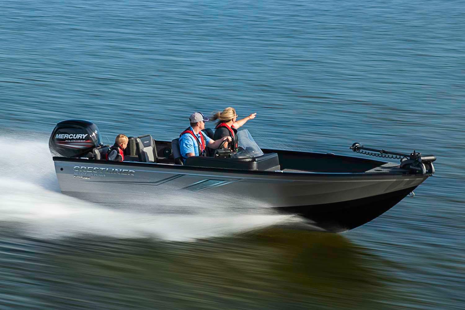 Crestliner Boat image