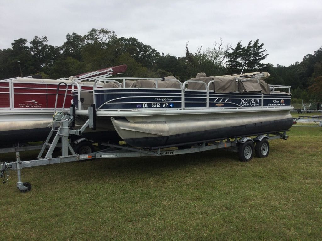 Sun Tracker FB22 BLU WOV 115